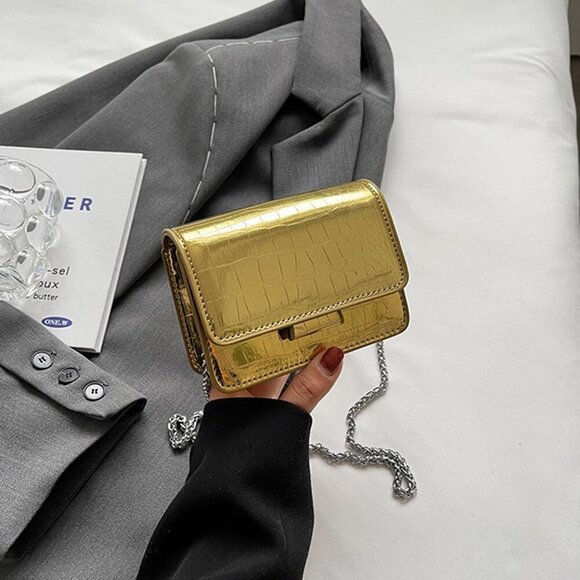 Glamorous & Lightweight Croc-Embossed Crossbody Bag for Everyday Elegance - Picture 7 of 7